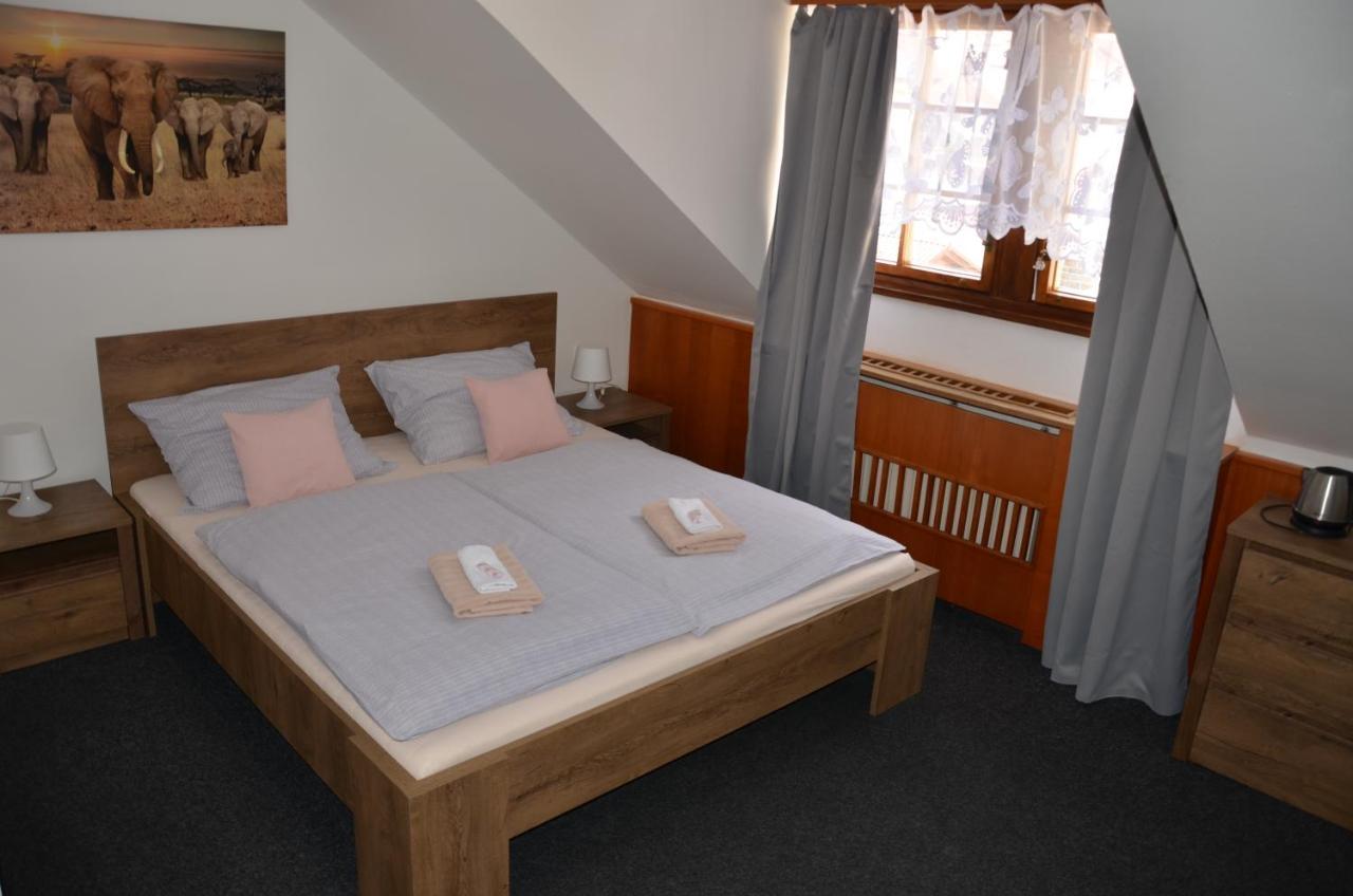Guesthouse Zlaty Hrozen Česká Lípa Bagian luar foto