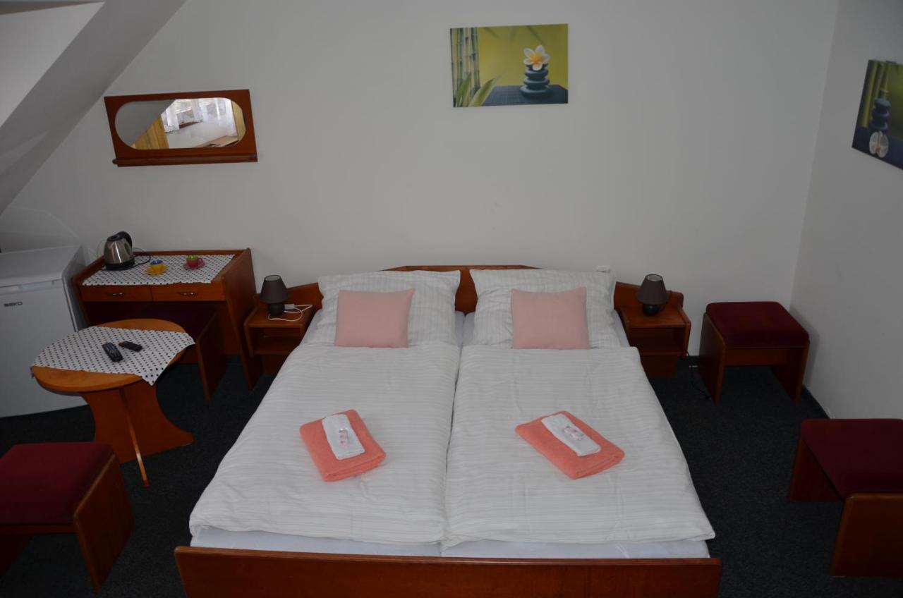 Guesthouse Zlaty Hrozen Česká Lípa Bagian luar foto