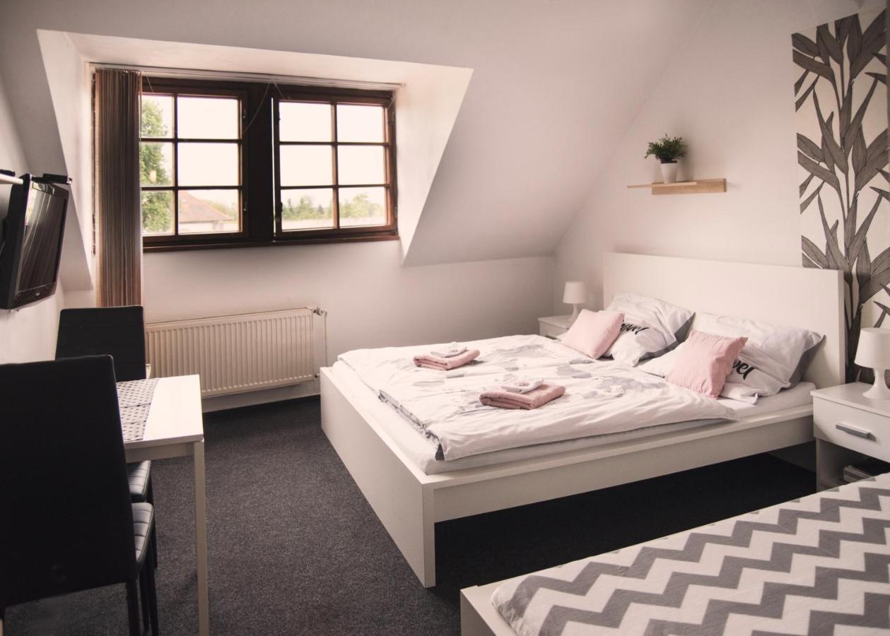 Guesthouse Zlaty Hrozen Česká Lípa Bagian luar foto