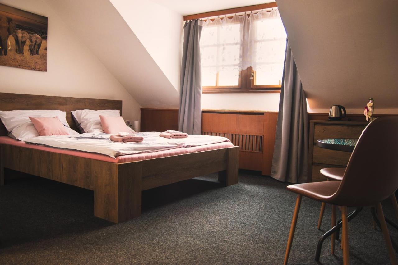 Guesthouse Zlaty Hrozen Česká Lípa Bagian luar foto